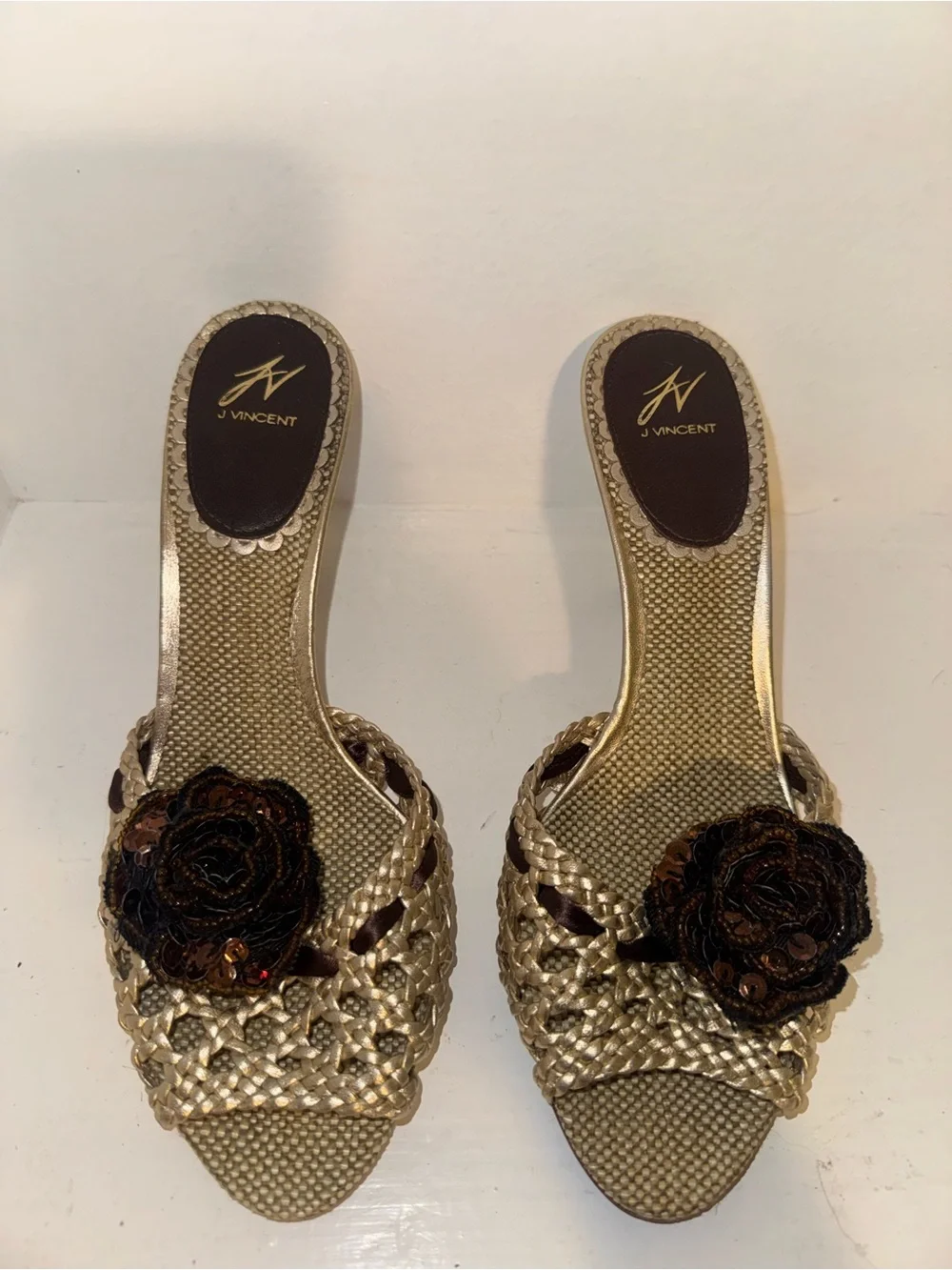 J Vincent Gold Leather Open Toe Mule Slip On Flower Accent Stiletto Heels 6M